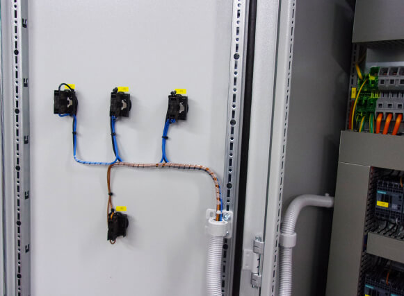 Installation von Schaltanlagen Installation von Schaltanlagen