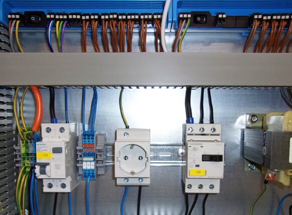 Installation von Schaltanlagen Installation von Schaltanlagen